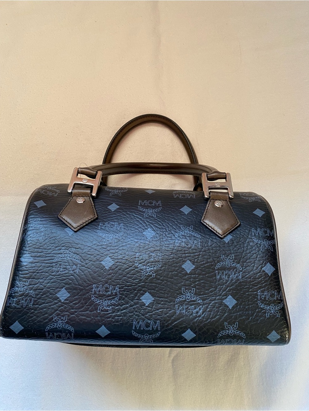 MCM Black Leather Boston Bag with Lion Motif and Mixed Snake-Print Accents - Picture 3 of 4
